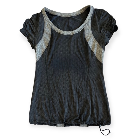 lululemon athletica Tops - Lululemon • Black & Gray Run Revitalize Tech Tee • Size 6